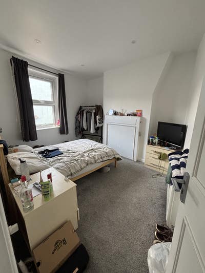 2 rooms available (from 1 October) Main Photo