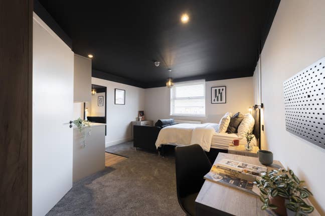 🤩 Luxury Studios & Rooms next to City Centre  😍 Main Photo