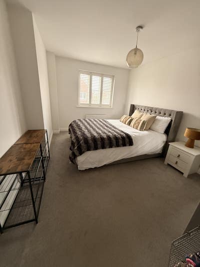 Very large room Stone Cross Main Photo