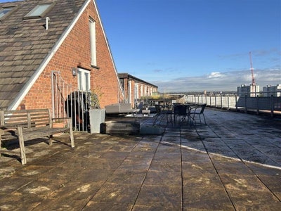 Double En-suite, great location, female flatmates Main Photo