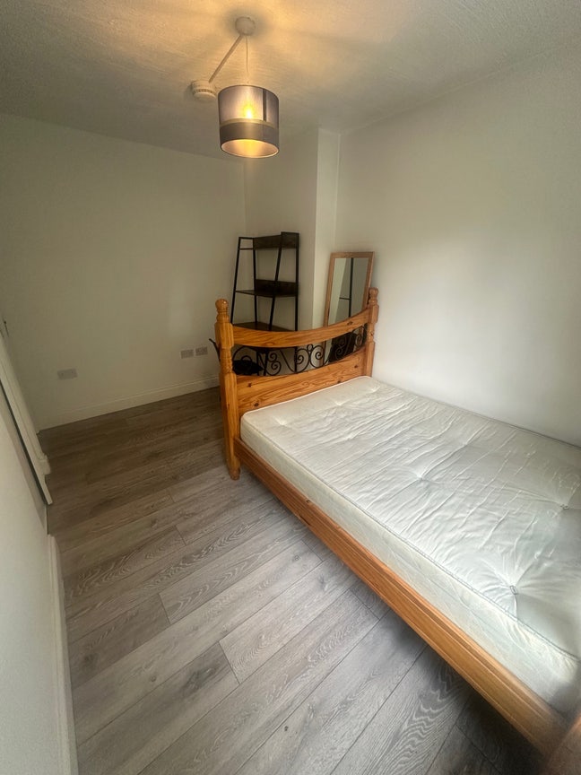 2 Double room At Bow Road Moving ASAP Main Photo