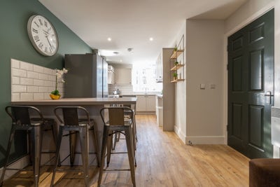 7 Bed Flat, Swansea SA1 5RF, Avail Now Main Photo