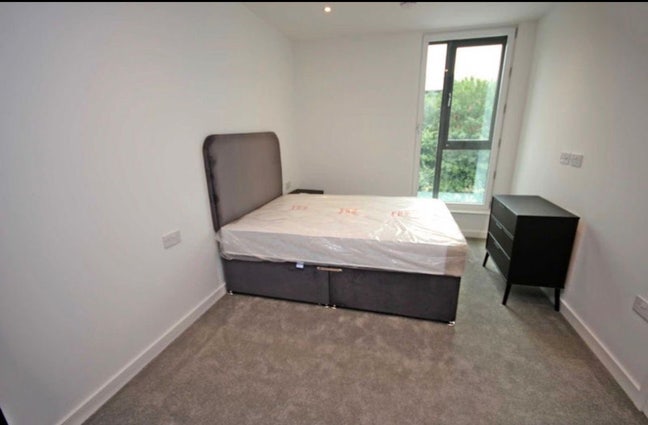 2 bedroom flat roommate needed Main Photo