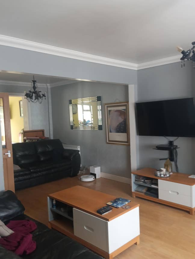 Newly Decorated Single Room for Rent,Mon-Friday  Main Photo