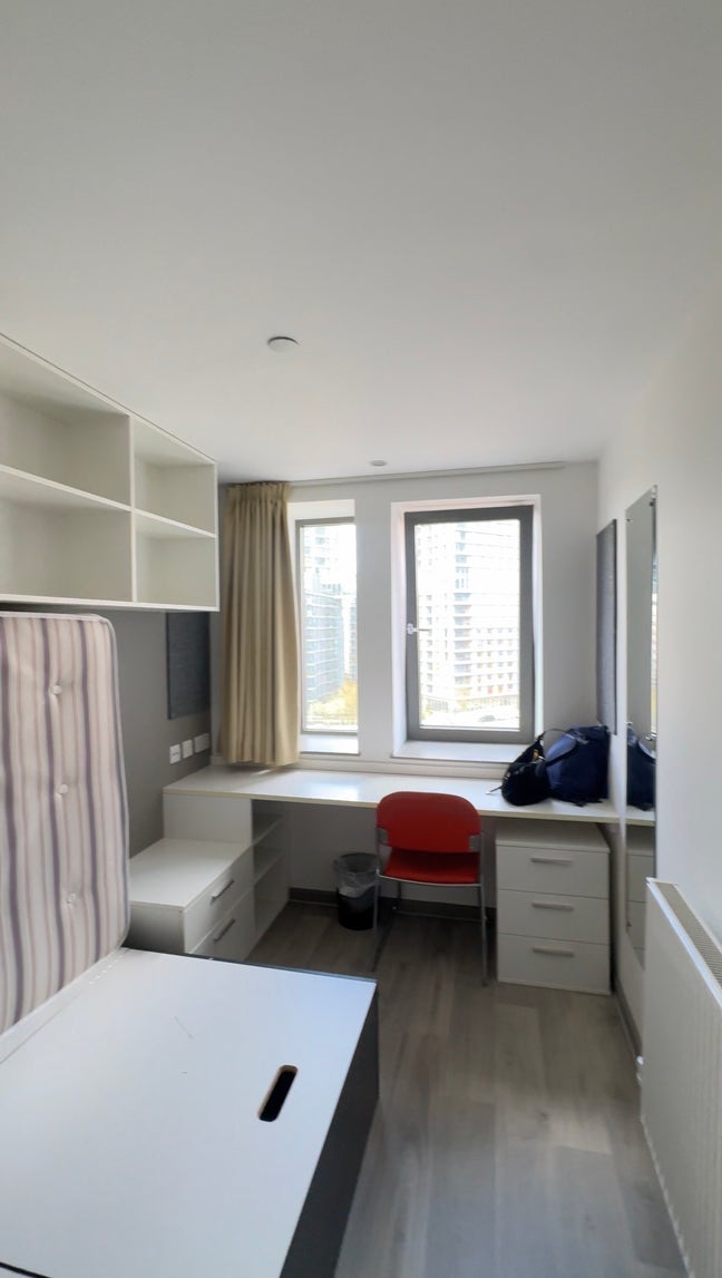 Ensuite Aug 30-Sep 6 | Early Move-in + Renewable Main Photo