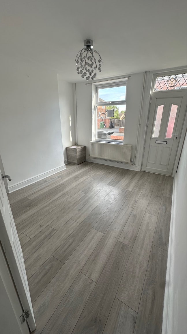 To Let Main Photo