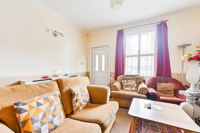 4 bed 1 bath to rent in Wembley  Main Photo