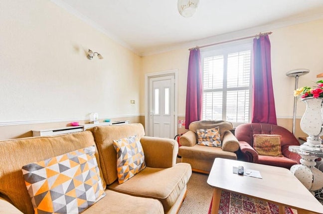4 bed 1 bath to rent in Wembley  Main Photo