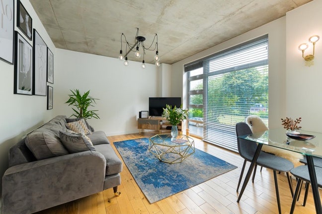 5* 2 bed flat-Available 11.09-15m Moorgate/Angel Main Photo