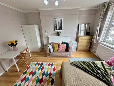 Live in Farringdon/Angel-2 rooms available,All in! Main Photo