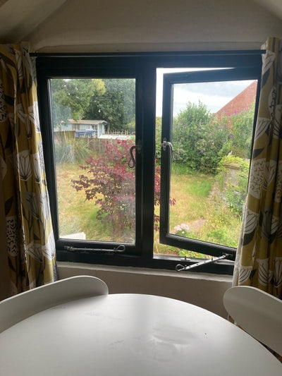 Top floor integral spacious flat Main Photo