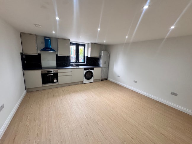 Brand new flat next to Leytonstone station Main Photo