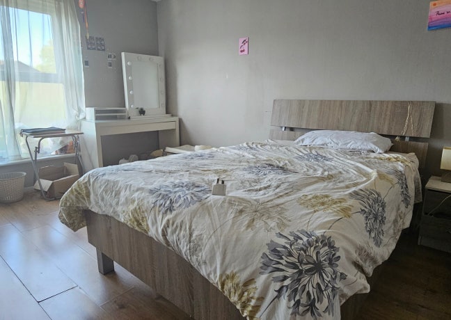 Spare room available  Main Photo