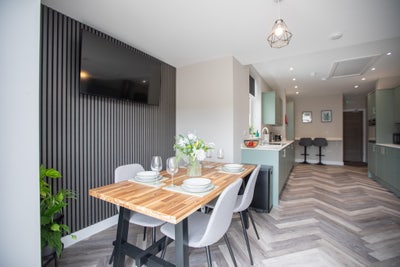 Modern En-Suite Rooms near QA Available Now! Main Photo
