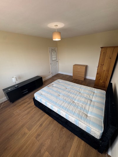 **Great Location** Two Double Rooms  ** Parking ** Main Photo