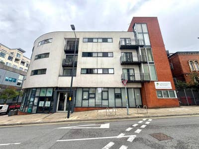 Bright & Spacious 1-Bed City Centre Apartment | Ba Main Photo