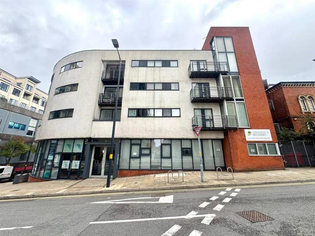 Bright & Spacious 1-Bed City Centre Apartment | Ba Main Photo