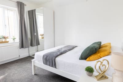 Hounslow Ensuite Bedroom Main Photo