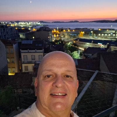 Professional Male seeks a single or double room Main Photo