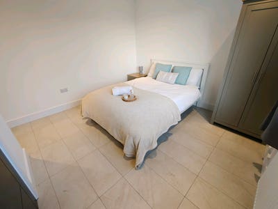 New Spacious Double Ensuite *Central Line* Main Photo