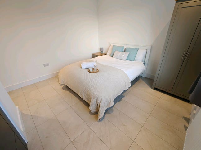 New Spacious Double Ensuite *Central Line* Main Photo