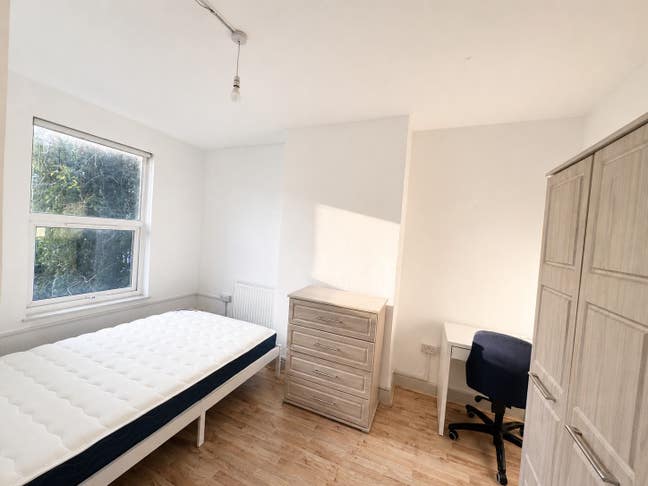 61 Beechwood View - 5-Bed Shared House  Main Photo