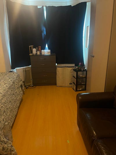 Large single room Main Photo