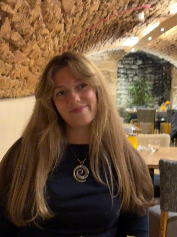 Professional Female seeks a double room Main Photo
