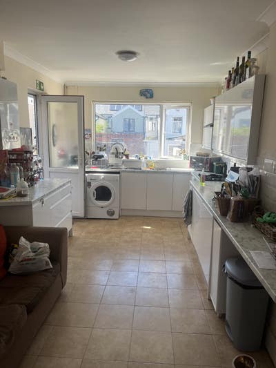 🏡 Double Room Available in Brynmill – Bills Inc Main Photo