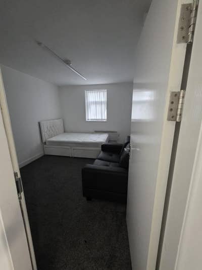 Furnished Double Room – Osborne Road |L13 Main Photo