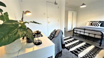 Large Double Ensuite &pound;750 | Deposit Free Option Main Photo