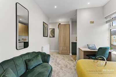Spectacular HMO in New Road - PE2 Main Photo