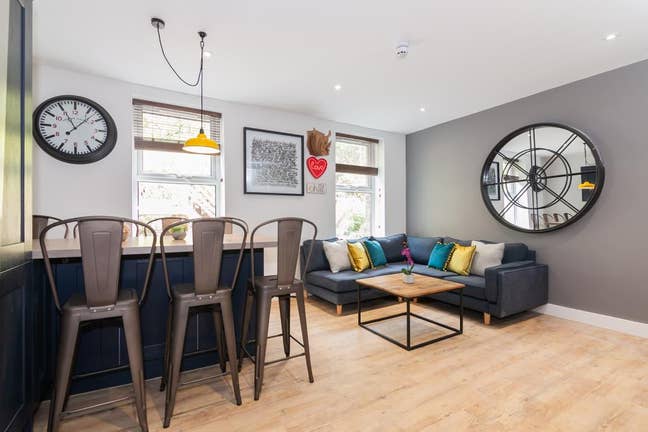 7 Bed Flat, Huddersfield HD1 3HR Main Photo