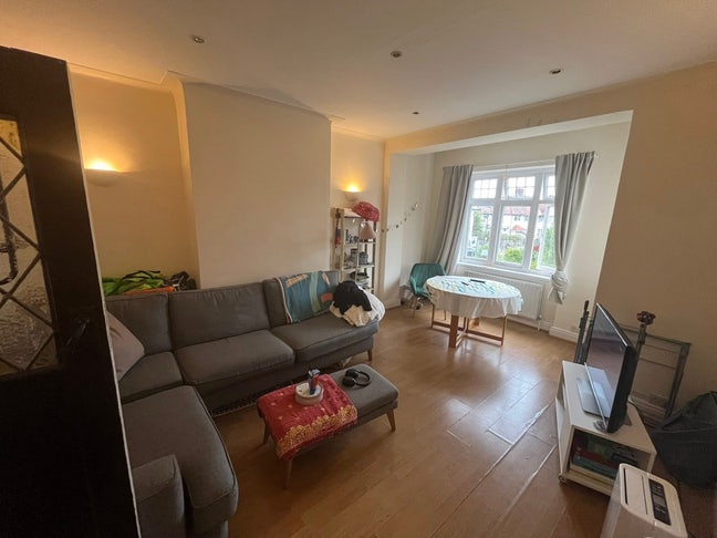 Double room sublet for 1 month in Golders Green Main Photo