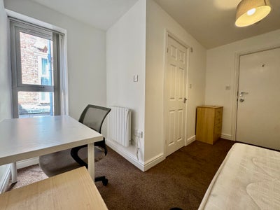 *** Ensuite Furnished Double Room M'boro Centre*** Main Photo