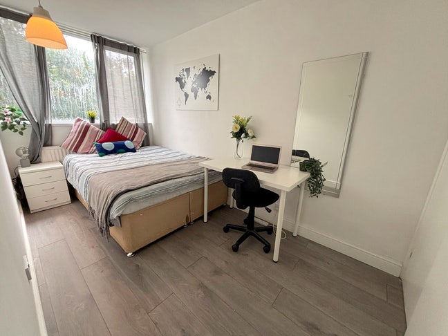 ✨ 3 Beautiful Rooms in Oval | Bills Included Main Photo