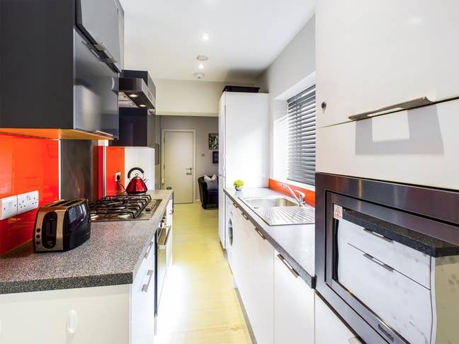 4 Bed House, Stoke-On-Trent ST4 2EP, Avail Now Main Photo