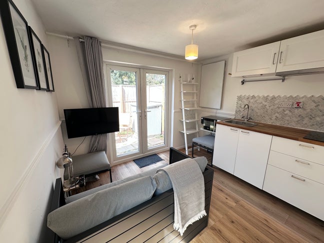 One Bed Flat, Thorpe, &pound;1K Pcm All Bills inc. Main Photo