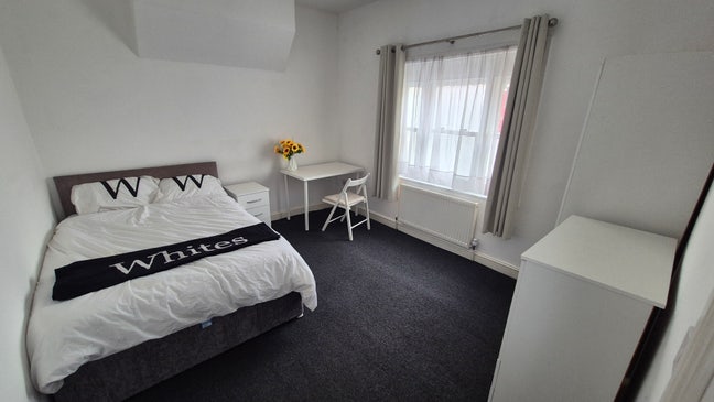 Room 2 on Hazelwood Road Main Photo
