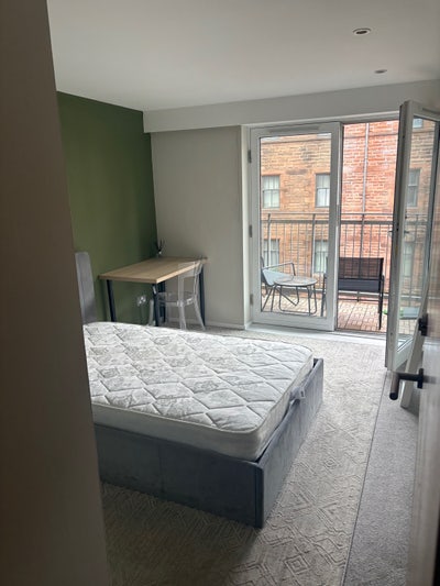 Room to rent in merchant city  Main Photo