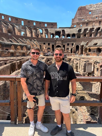 Couple looking for a place to stay Main Photo
