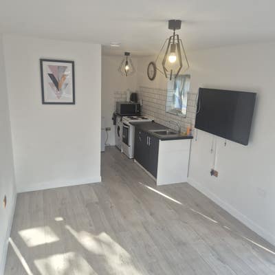 Private Apartment with Kitchen and bathroom Main Photo