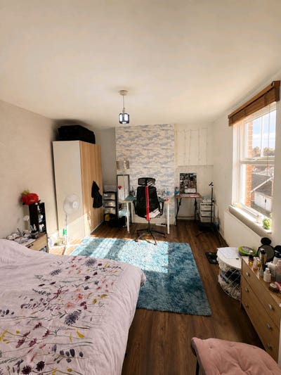 BIG Double room available in NG7  Main Photo
