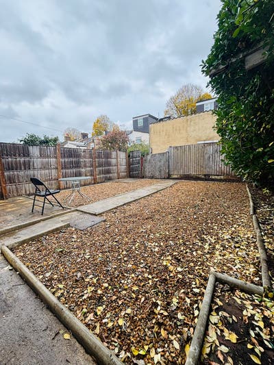 Spacious 5 Bedroom House available in stratford Main Photo