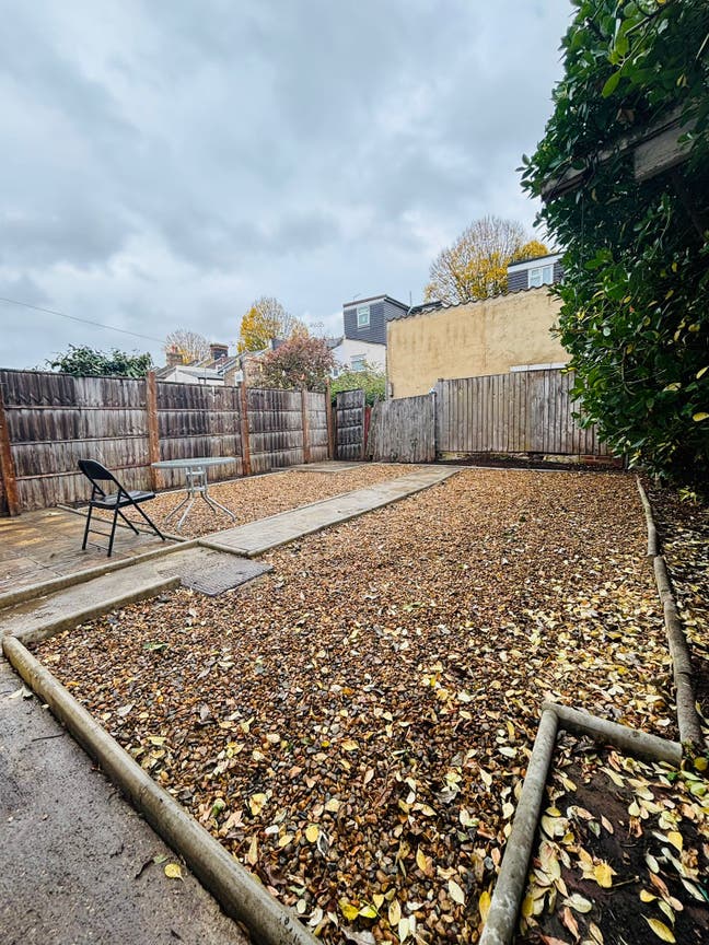 Spacious 5 Bedroom House available in stratford Main Photo