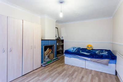 Spacious 5 Bedroom House available in stratford Main Photo