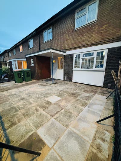 Spacious 5 Bedroom House available in stratford Main Photo