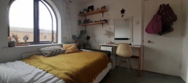 Lovely Double Room in E1W (Girlies preferred)  Main Photo