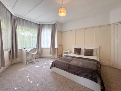 2 Beautiful Bedrooms in Cricklewood MOVE IN NOW Main Photo