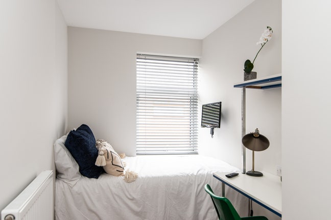 4 Bed Student House, Stoke ST4 2ED, Avail 09/09 Main Photo